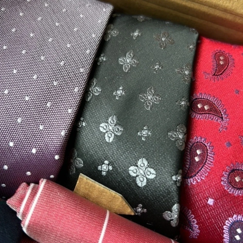 New box of 12 men’s ties, assorted colors and patterns - Picture 2 of 8